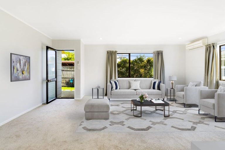 Photo of property in 1/63 Beaubank Road, Kelston, Auckland, 0602