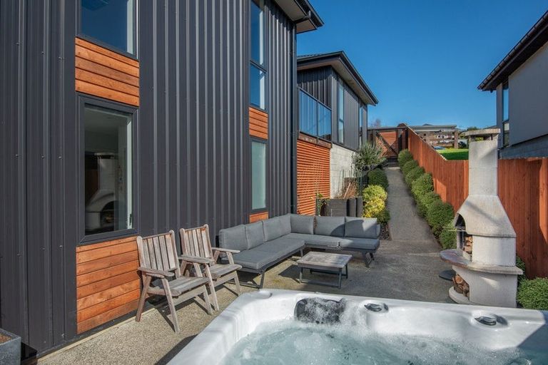 Photo of property in 25 Grandvista Drive, Green Island, Dunedin, 9018