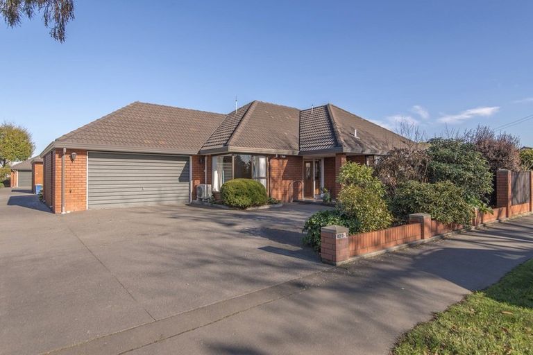 Photo of property in 1/423 Harewood Road, Harewood, Christchurch, 8051