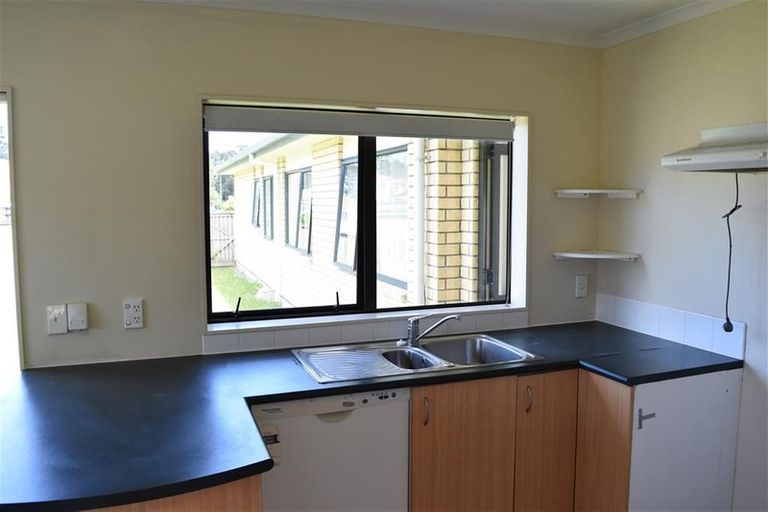 Photo of property in 9 Ballintra Close, Pinehill, Auckland, 0632