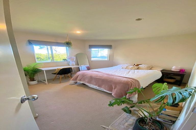 Photo of property in 2/23 Tui Glen Road, Birkenhead, Auckland, 0626