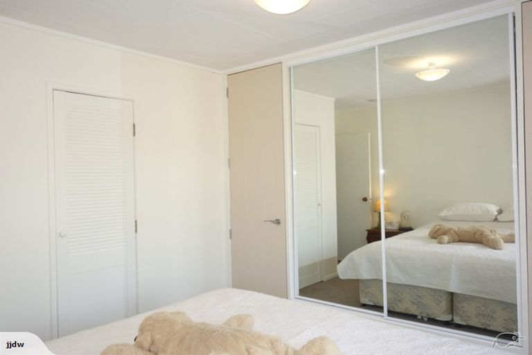 Photo of property in 35 Claverdon Drive, Massey, Auckland, 0614