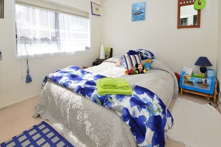 Photo of property in 17 Merehai Place, Snells Beach, 0920