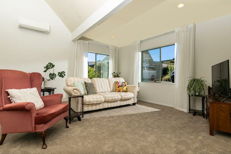 Photo of property in 9/34 Waipuia Place, Greenhithe, Auckland, 0632