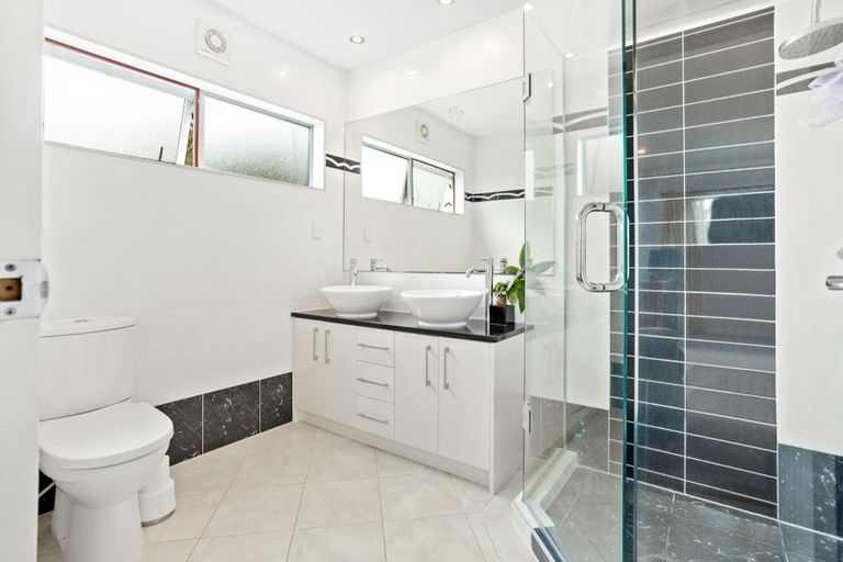 Photo of property in 6 Fernbank Lane, Greenhithe, Auckland, 0632