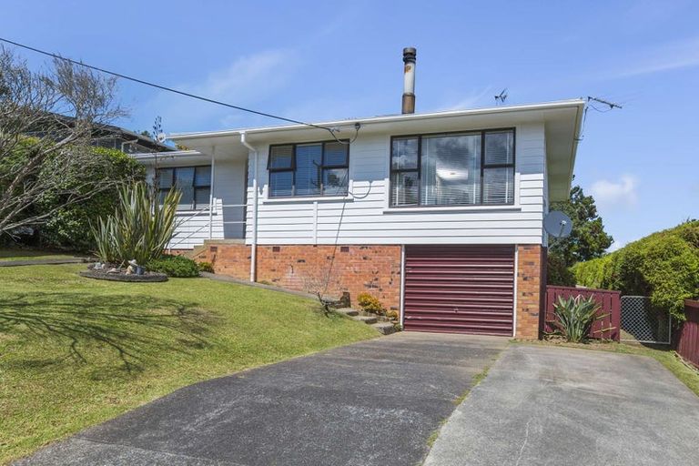 Photo of property in 24 School Road, Te Atatu South, Auckland, 0610