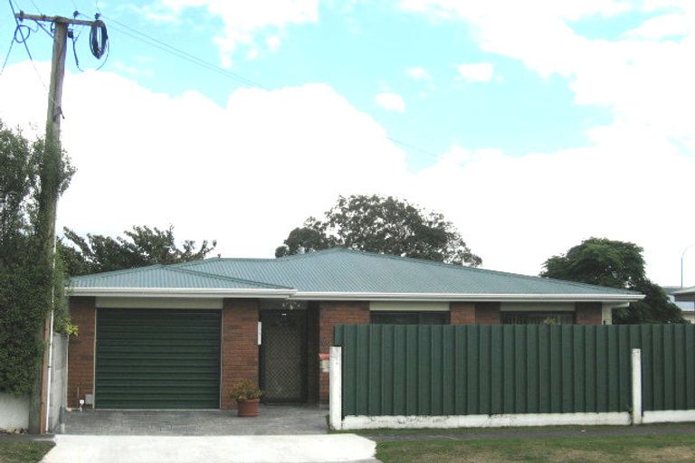 Photo of property in 2 York Avenue, Heretaunga, Upper Hutt, 5018