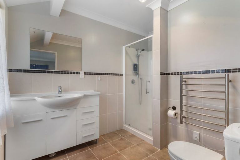 Photo of property in 8a Grassways Avenue, Pakuranga, Auckland, 2010