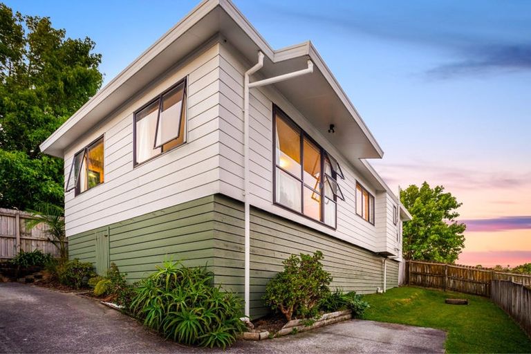 Photo of property in 2/22 Elizabeth Drive, West Harbour, Auckland, 0618