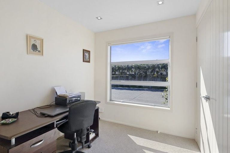 Photo of property in 4 St Andrews Parkway, Waiwhakaiho, New Plymouth, 4312