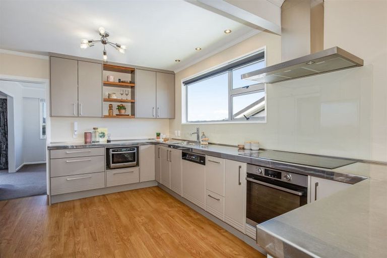 Photo of property in 116 Kahu Road, Paremata, Porirua, 5024