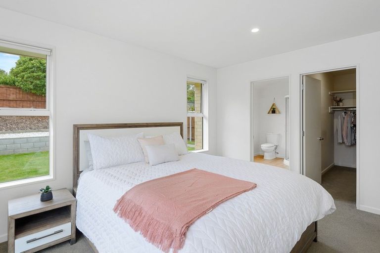 Photo of property in 37 Davaar Crescent, Broomfield, Christchurch, 8042