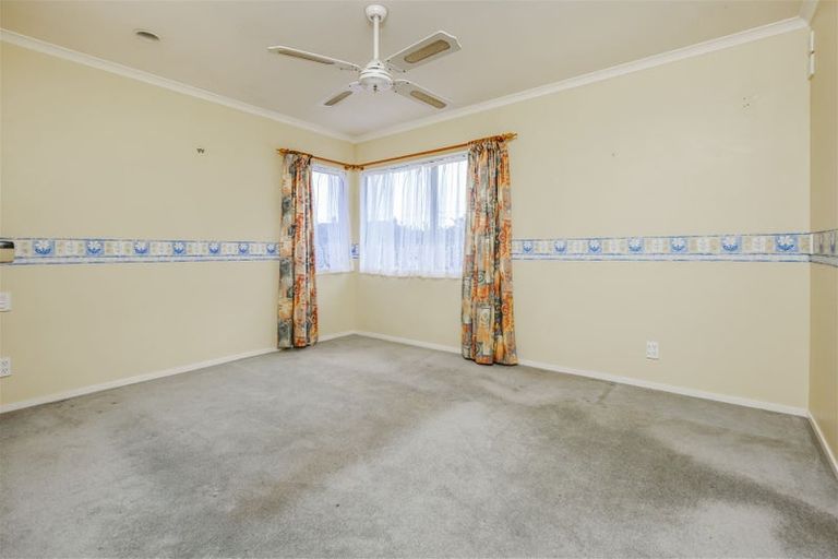 Photo of property in 5a Grimshaw Place, Henderson, Auckland, 0612