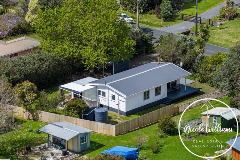 Photo of property in 9 Regent Street, Whakapirau, Maungaturoto, 0583