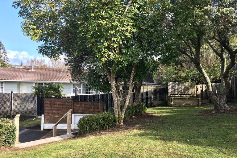 Photo of property in 13 Freya Place, Torbay, Auckland, 0630