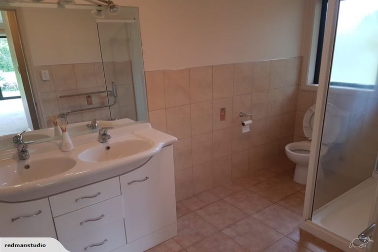 Photo of property in 355 Henderson Valley Road, Henderson Valley, Auckland, 0612