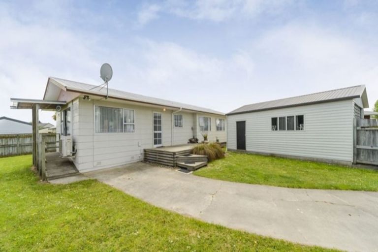 Photo of property in 10 Gladys Place, Kelvin Grove, Palmerston North, 4414