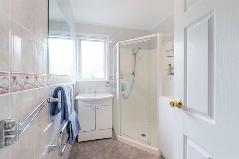 Photo of property in 47 Lantana Road, Green Bay, Auckland, 0604