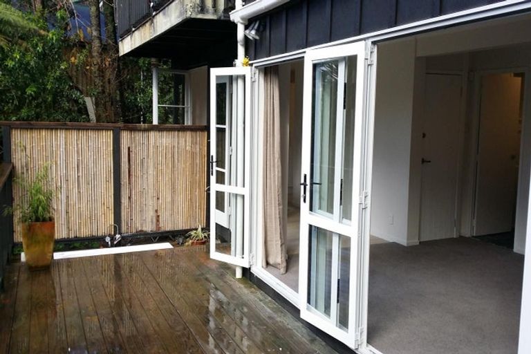 Photo of property in 2 Opou Road, Titirangi, Auckland, 0604