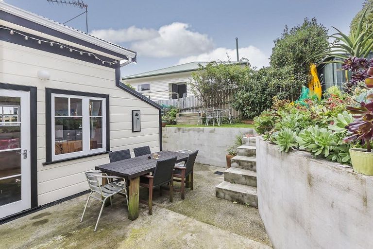 Photo of property in 353 Karori Road, Karori, Wellington, 6012