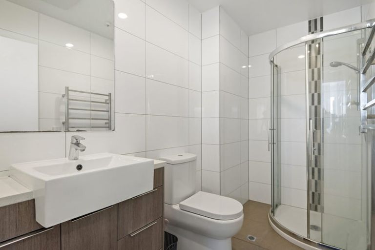 Photo of property in Apollo Apartments, 201/46 Rosedale Road, Rosedale, Auckland, 0632