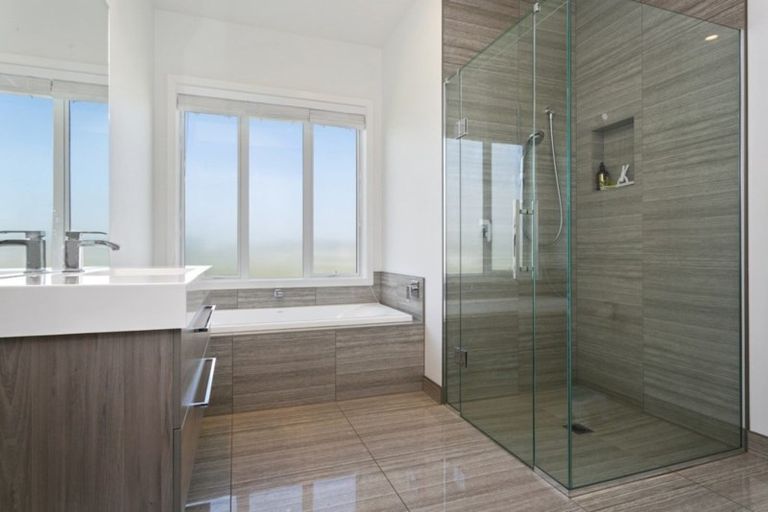 Photo of property in 1 Kotare Grove, Cambridge, 3434