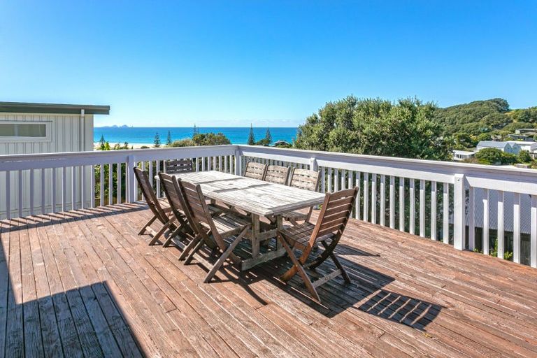 Photo of property in 107 Titiro Place, Onemana, Whangamata, 3691