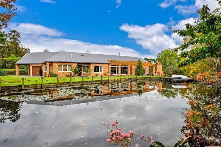 Photo of property in 104 Station Road, Kumeu, 0891