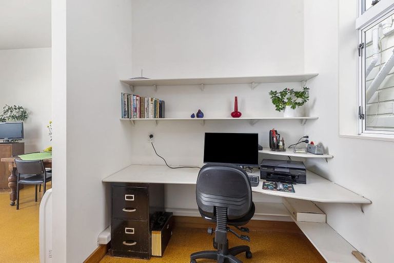 Photo of property in 46 Hawker Street, Mount Victoria, Wellington, 6011