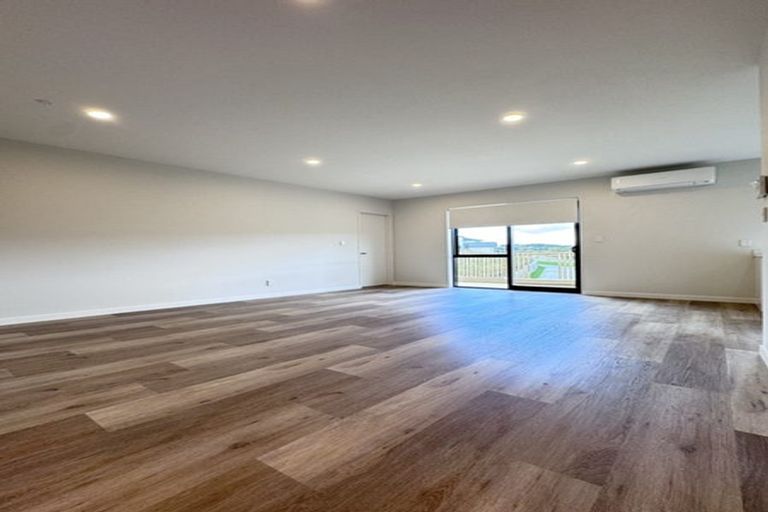 Photo of property in 11 Maka Terrace, Orewa, 0931