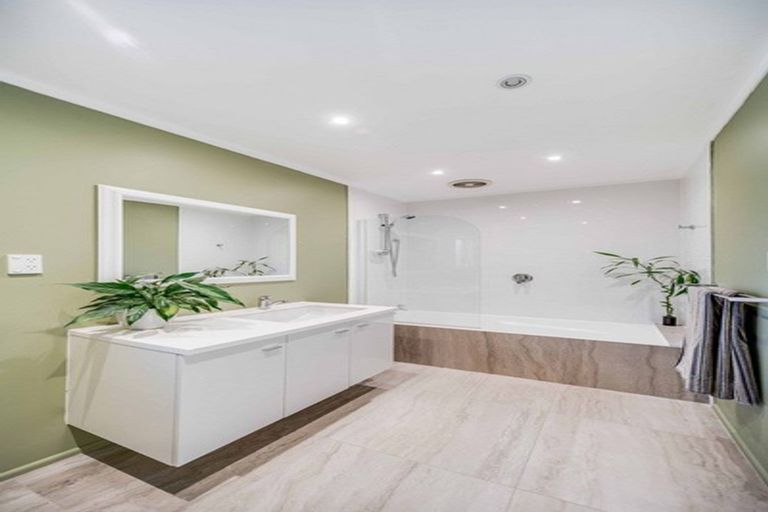 Photo of property in 10 Snowden Place, Opaheke, Papakura, 2113