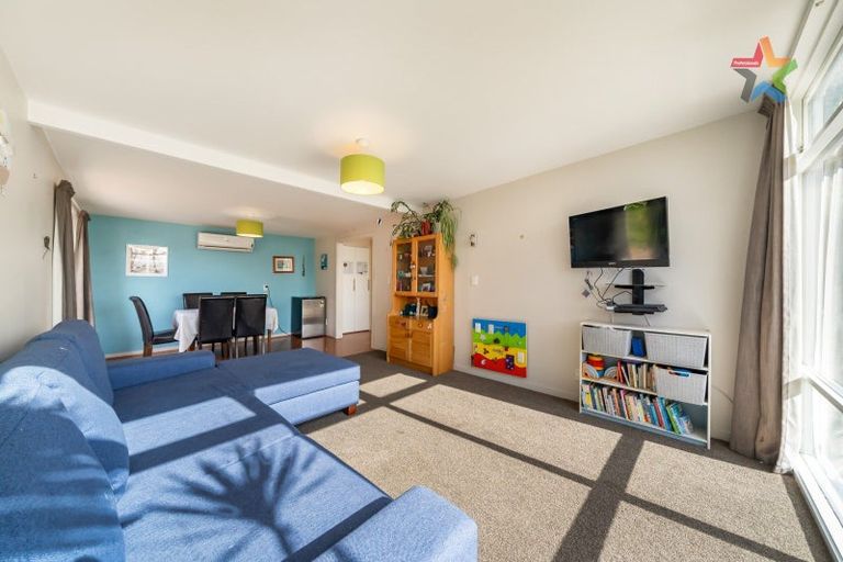 Photo of property in 28 Hollies Crescent, Johnsonville, Wellington, 6037