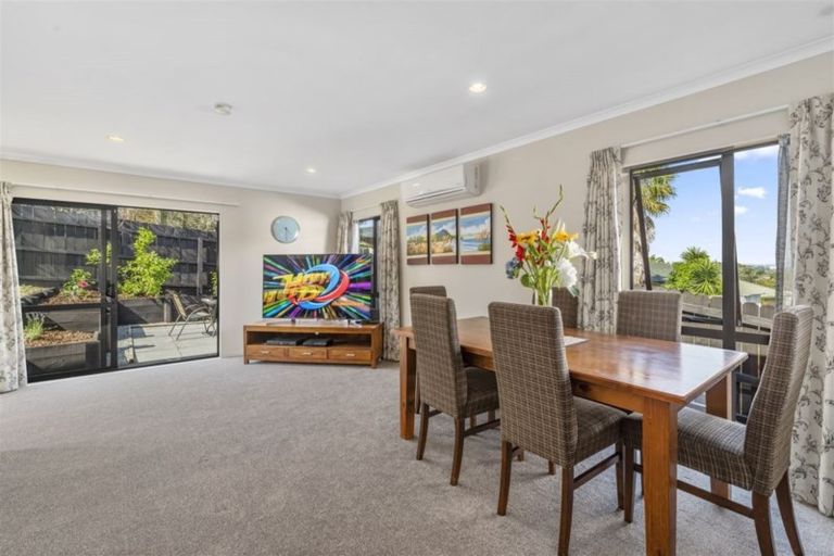 Photo of property in 9 Cloghan Close, Massey, Auckland, 0614