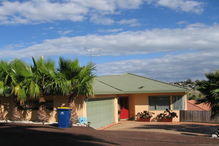 Photo of property in 13 Calypso Way, Unsworth Heights, Auckland, 0632