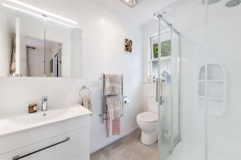 Photo of property in 21 Chartwell Avenue, Glenfield, Auckland, 0629