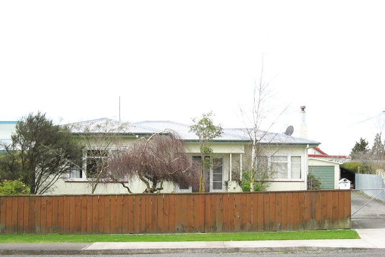 Photo of property in 2 Woburn Street, Waipukurau, 4200