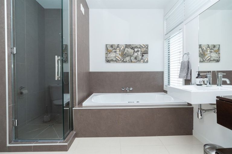 Photo of property in 171a Lake Crescent, Hamilton Lake, Hamilton, 3204