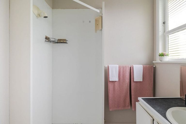 Photo of property in 10 Stoke Place, Awapuni, Palmerston North, 4412