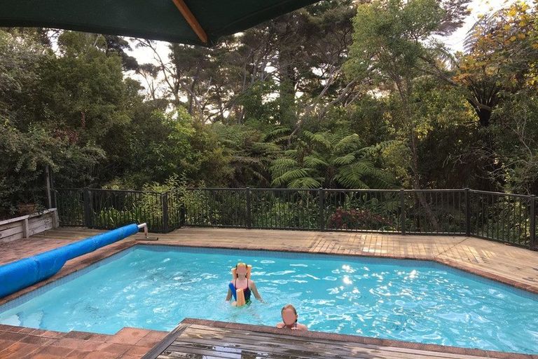 Photo of property in 72 Brigantine Drive, Beach Haven, Auckland, 0626