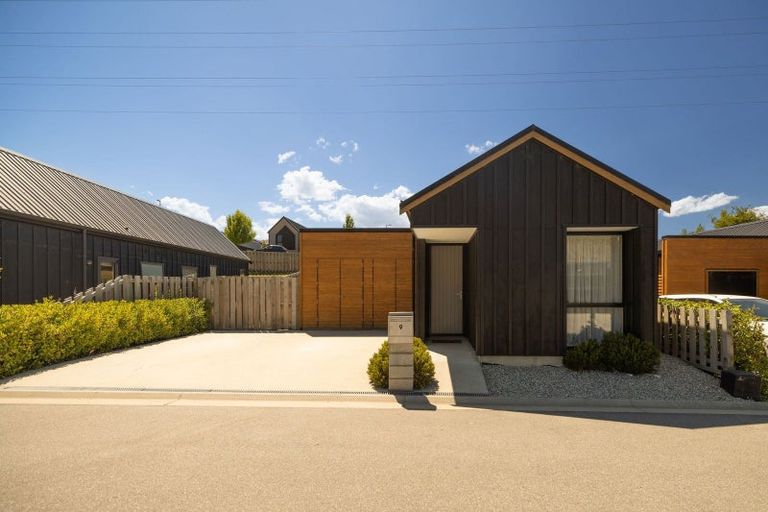 Photo of property in 9 Huxley Place, Lake Hayes, Queenstown, 9304