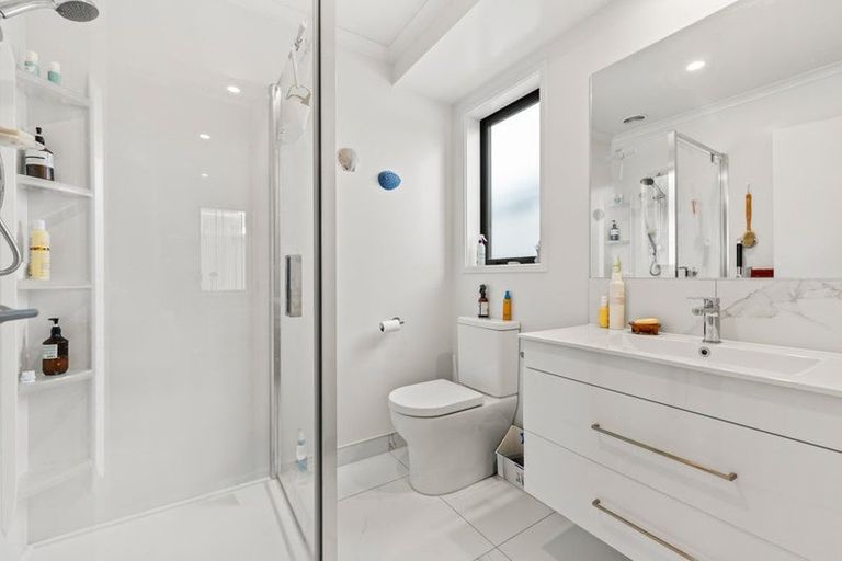 Photo of property in 4 Te Taniwha Road, One Tree Point, 0118