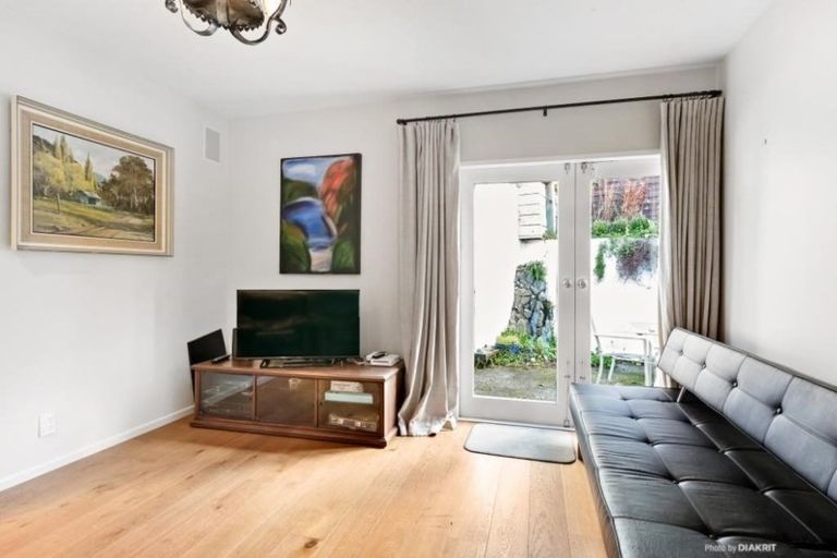 Photo of property in 3 Homewood Avenue, Karori, Wellington, 6012