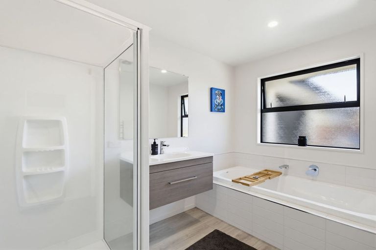 Photo of property in 10 Shillingford Boulevard, Rolleston, 7615