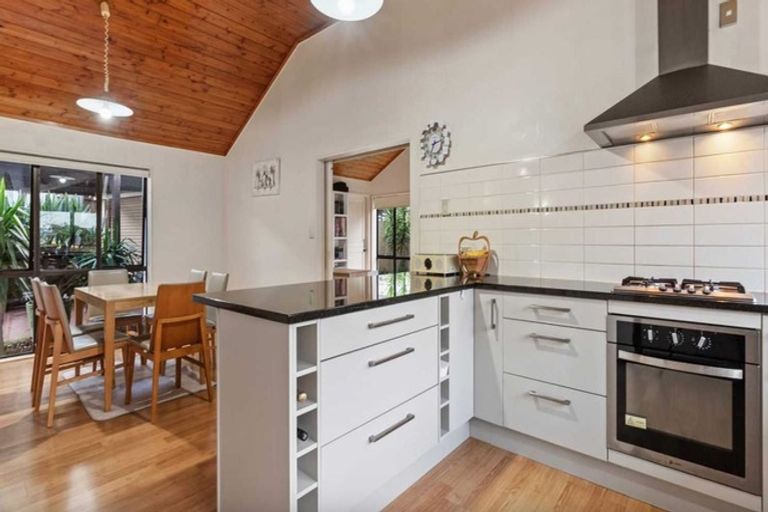 Photo of property in 29 Kennedy Avenue, Forrest Hill, Auckland, 0620