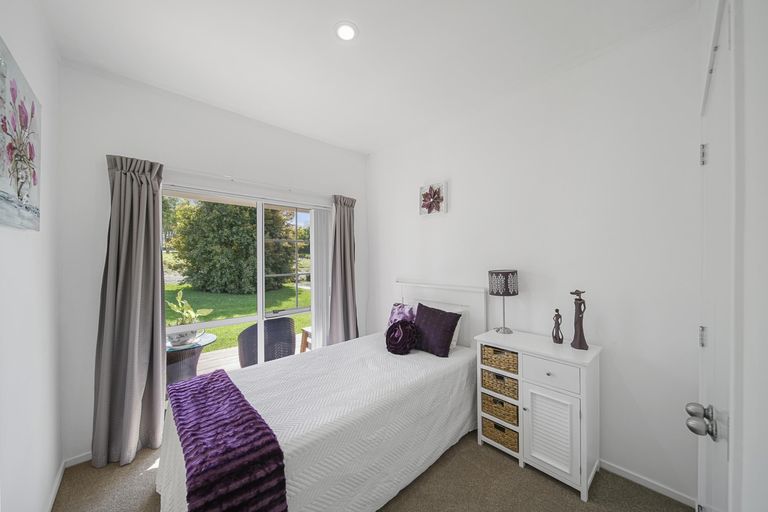 Photo of property in 12 Ranfurly Road, Alfriston, Auckland, 2105