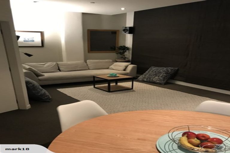 Photo of property in Stadium Garden Flats, 212/107 Thorndon Quay, Pipitea, Wellington, 6011