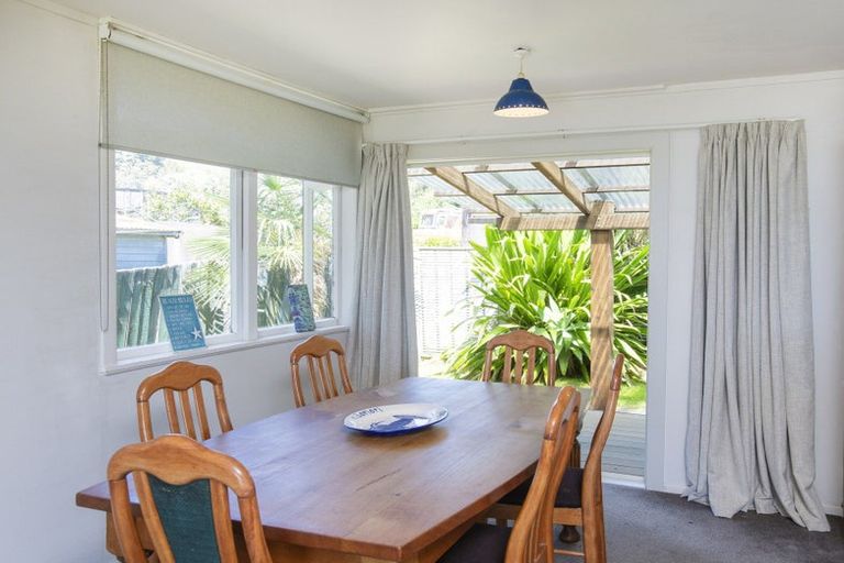 Photo of property in 6 Mere Street, Tokomaru Bay, 4079