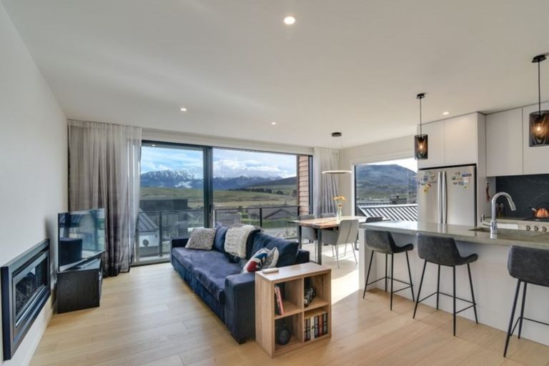 Photo of property in 39 Rannoch Drive, Jacks Point, Queenstown, 9371