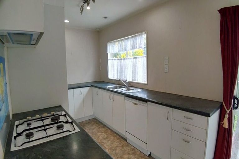 Photo of property in 10 Granville Drive, Massey, Auckland, 0614