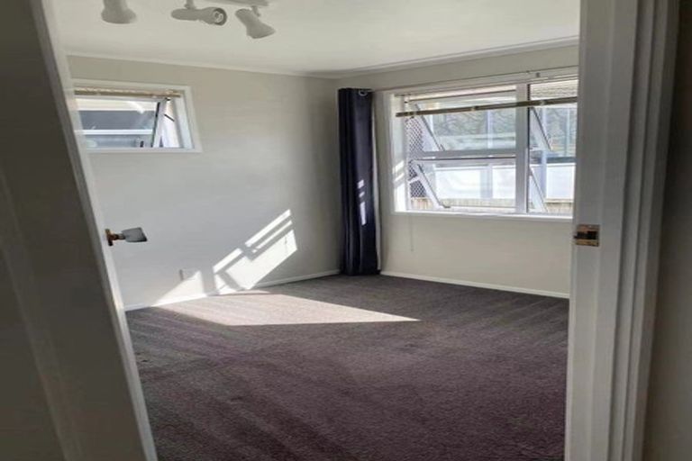 Photo of property in 8 Kay Drive, Blockhouse Bay, Auckland, 0600